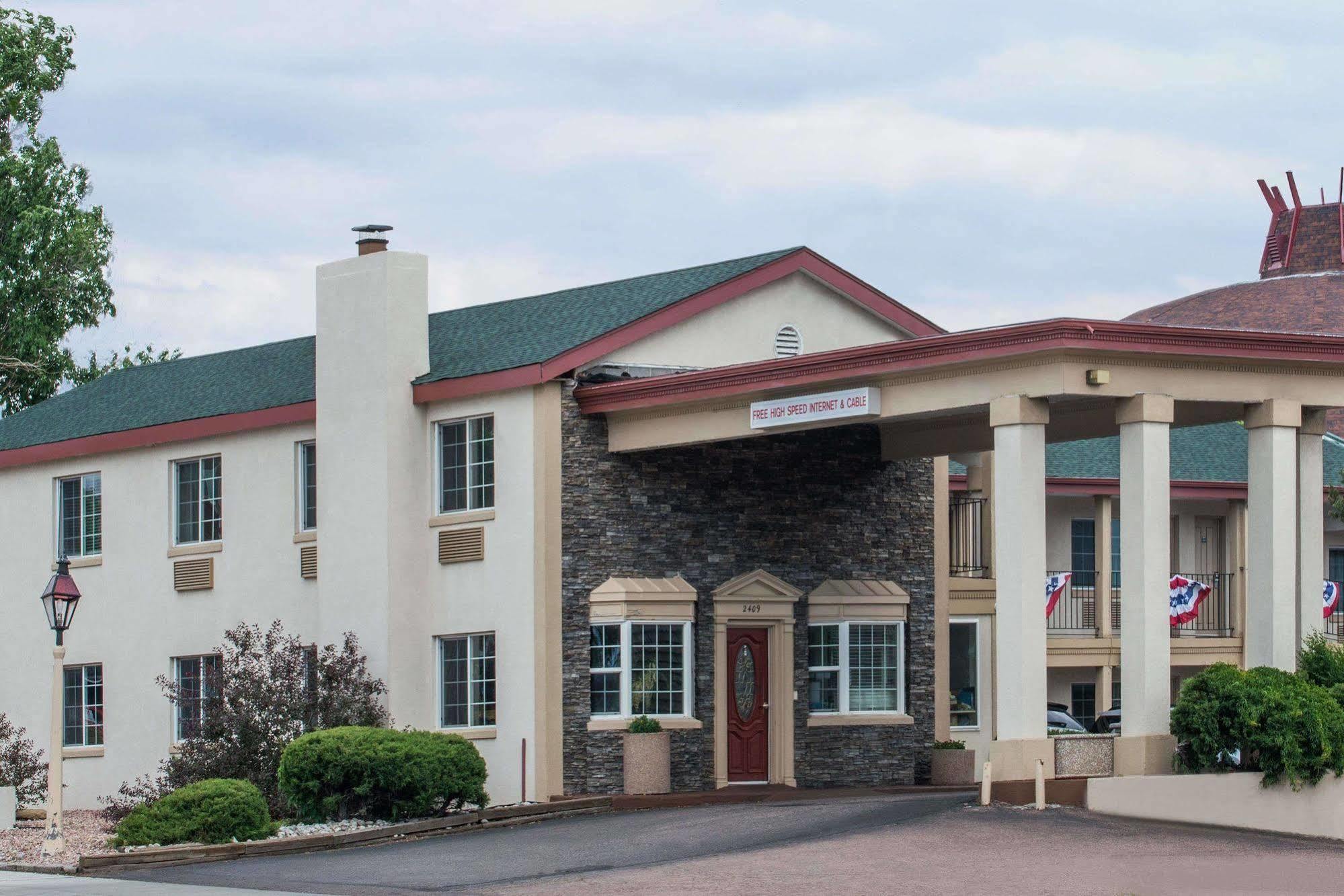 Knights Inn Colorado Springs Central Exterior photo
