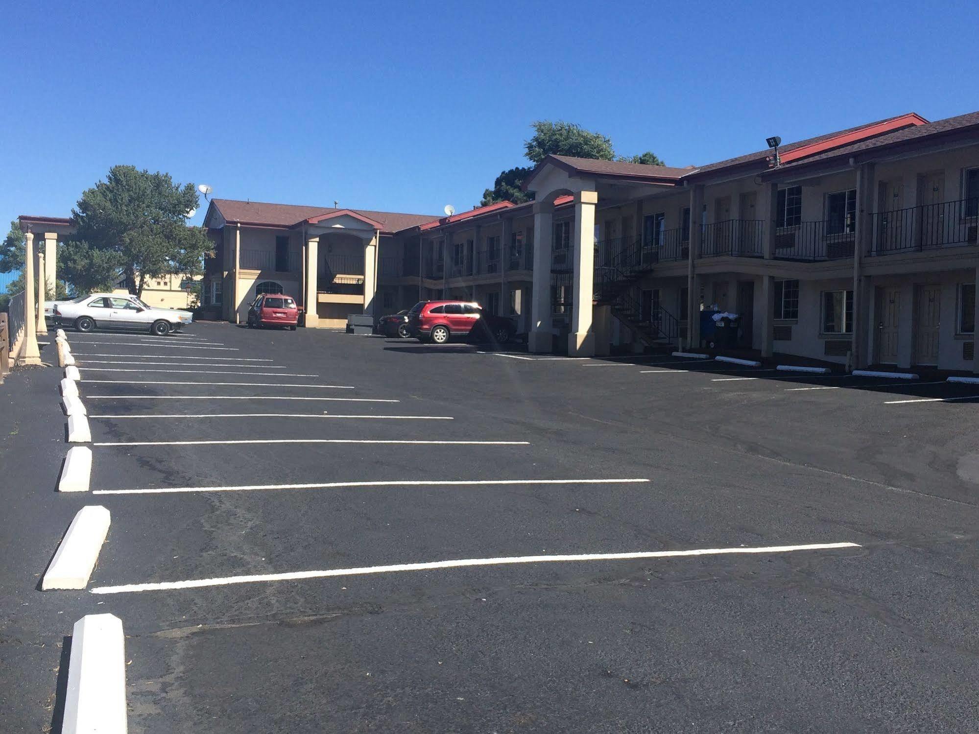 Knights Inn Colorado Springs Central Exterior photo